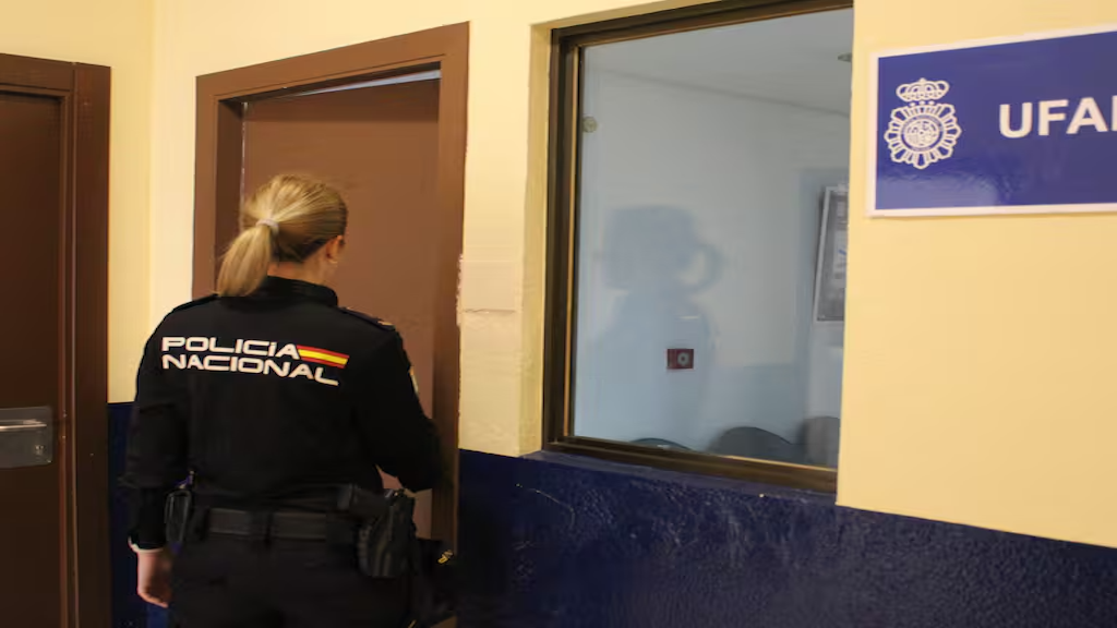 Miembro de la Brigada Operativa de Atención a la Familia y a la Mujer