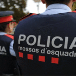 Padres detenidos por maltratar y agredir sexualmente a un bebé.