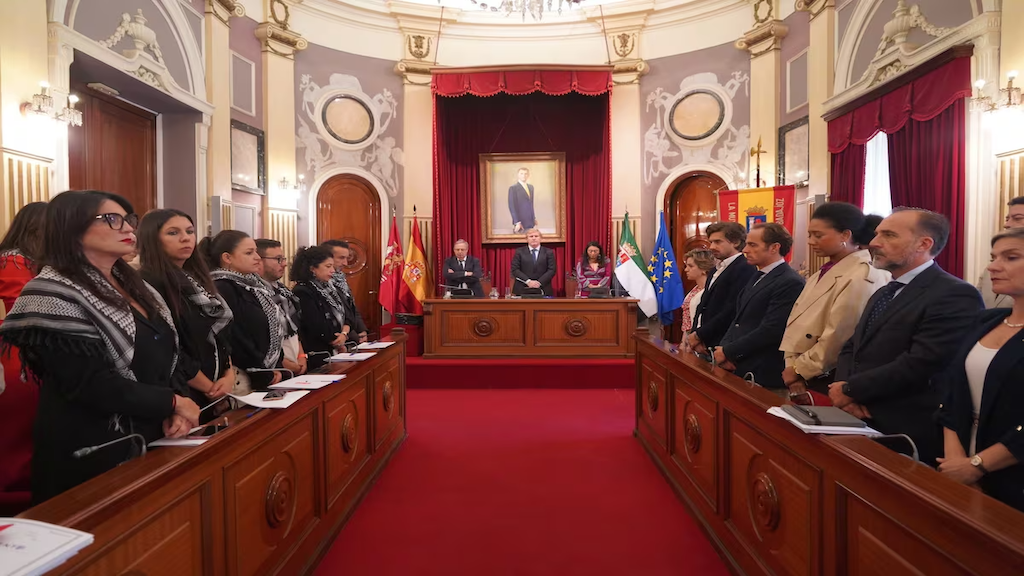Minuto de silencio por el asesinado de una mujer en Badajoz