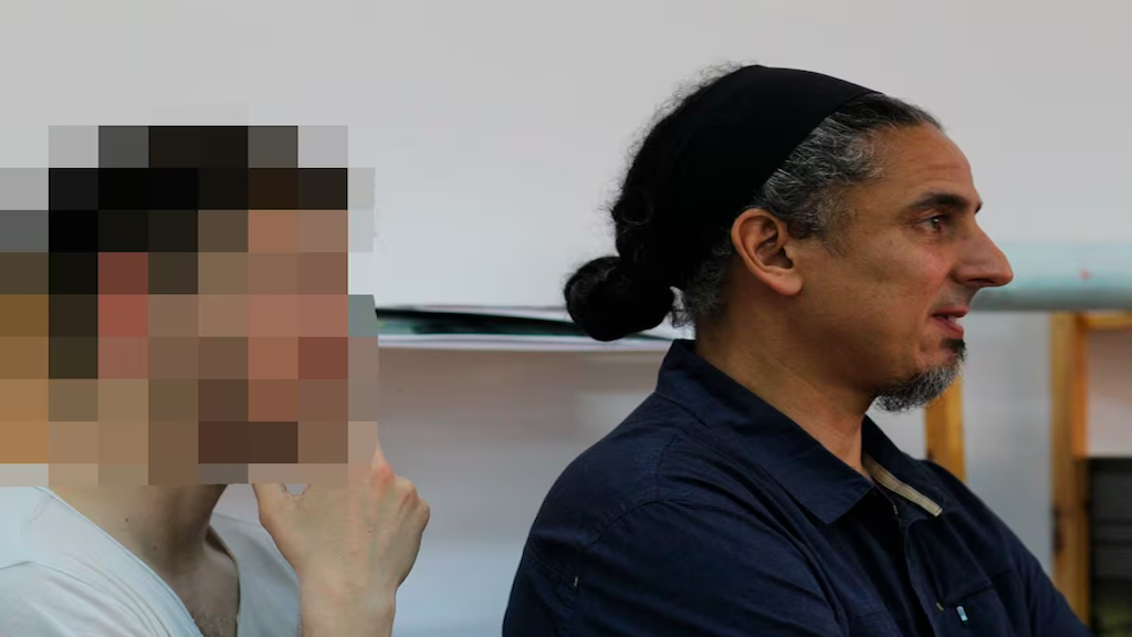 Pederasta de Ourense huido.