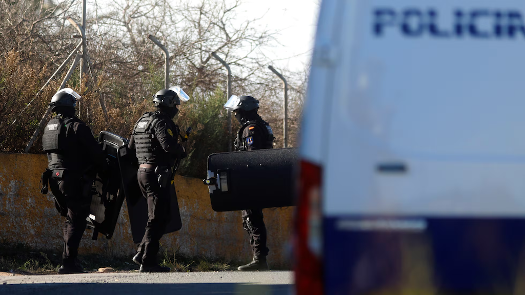 Operativo policial en el atrincheramiento de Elche