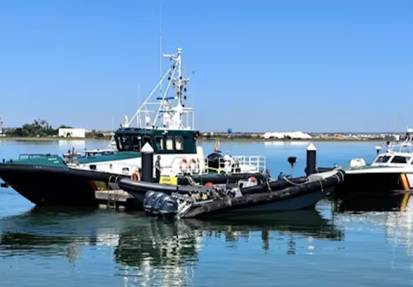 Intervención peligrosa de una narcolancha en el Golfo de Cádiz.