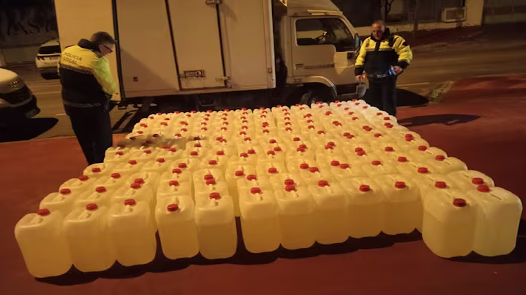 Incautado 146 garrafas de gasolina destinadas a las lanchas del Narcotráfico.