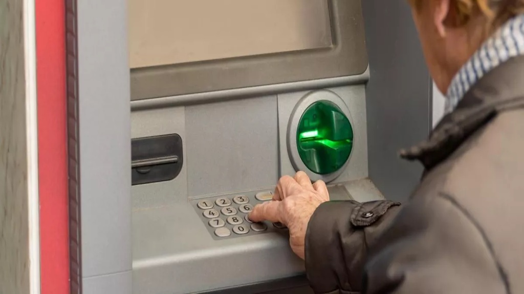 Nuevo modus operandi del fraude del cajero automático.
