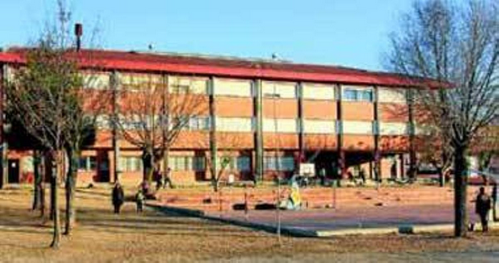 Bala perdida hiere a una menor en un colegio de Badajoz.