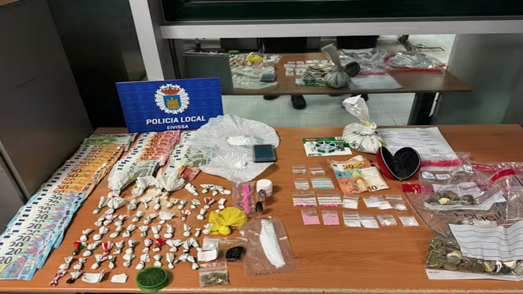 Cuatro detenidos en un cumpleaños en Eivissa.