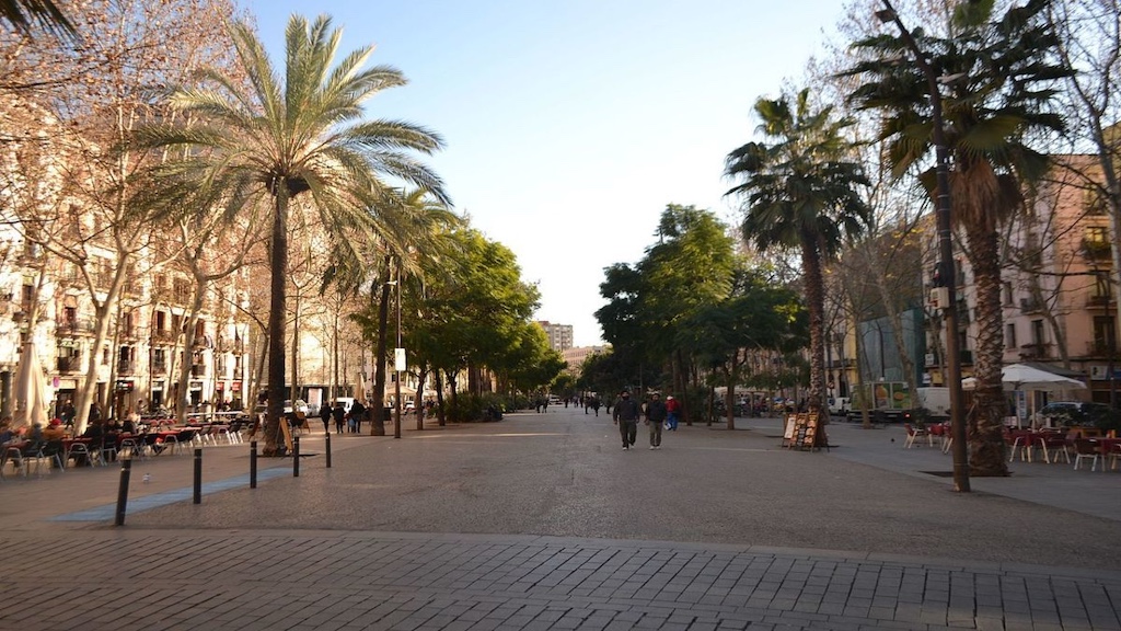Encontrados drogas y armas en un piso del Raval de Barcelona.