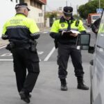 Una intervención rutinaria de la Policía Local de Sanlúcar de Barrameda acabó con un agente herido y con un menor de 14 años investigado por un presunto delito de atentado contra agente de la autoridad y otro contra la seguridad vial.
