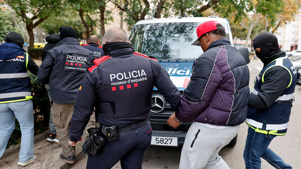 Un adolescente de 15 años, asesinado a tiros en La Sagrera: los Mossos investigan la pista de las bandas juveniles