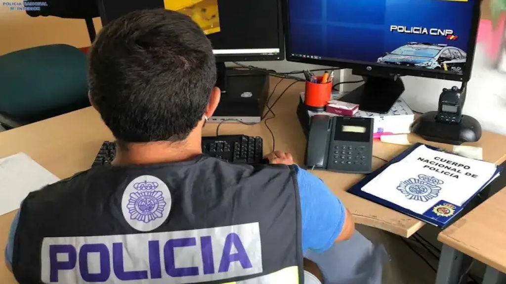 estafa-falso-ceo-mao-policia-nacional