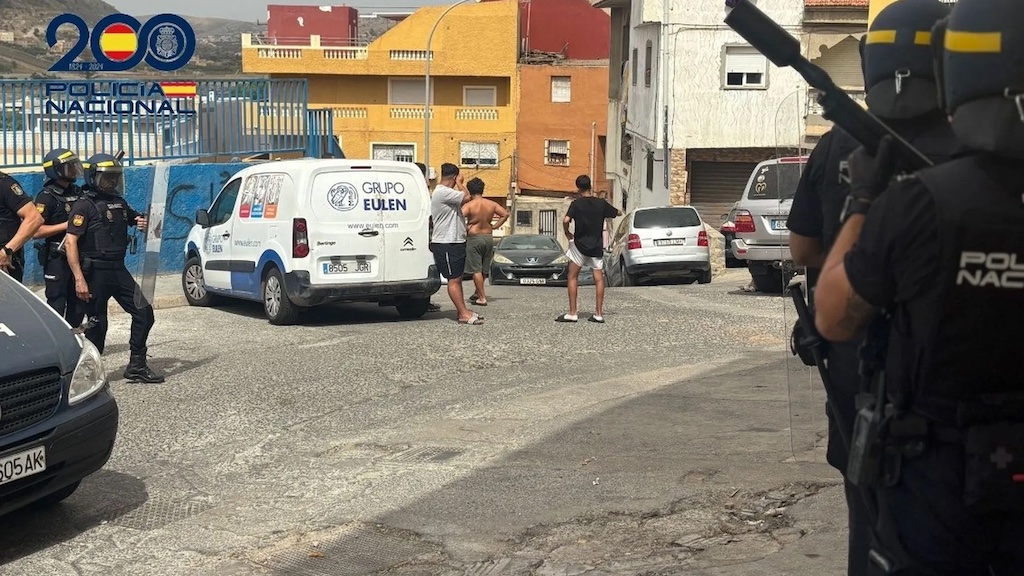 Despliegue policial de la Operación Burdeos en Melilla