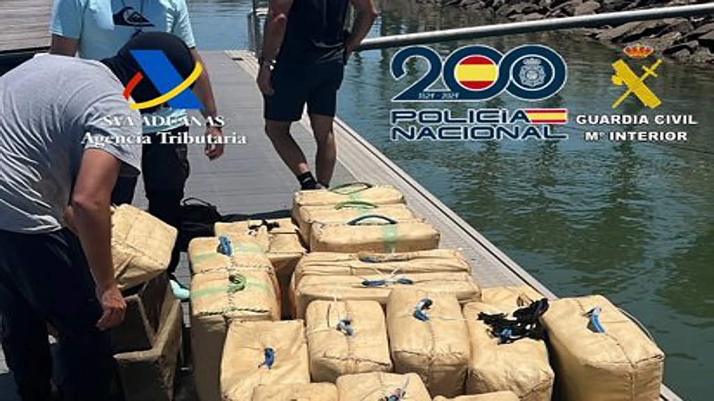 Fardos de la tonelada de hachís intervenida en Isla Cristina