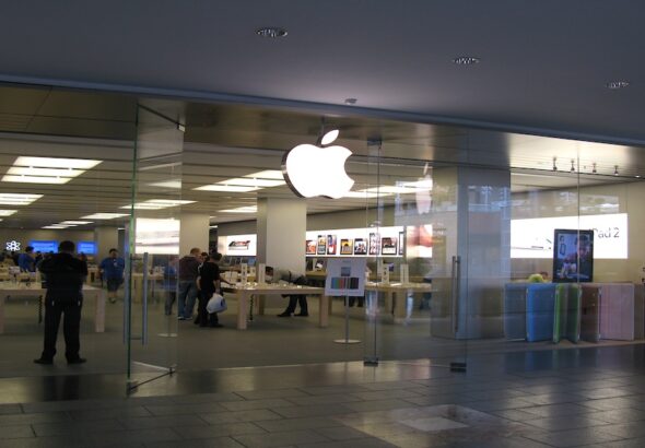 Asaltan la tienda de Apple de La Maquinista por segunda vez en un mes y huyen antes de que llegue la policía