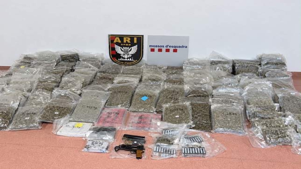 Droga y subfusil intervenidos por los Mossos en Sant Joan Despí