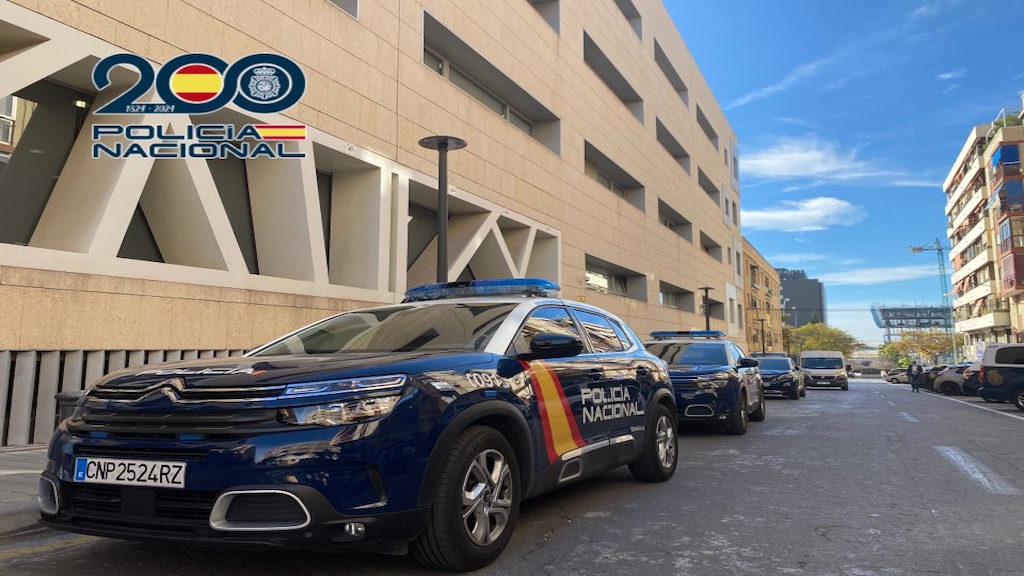Policía Nacional durante la detención de un fugitivo en Orihuela reclamado por Francia