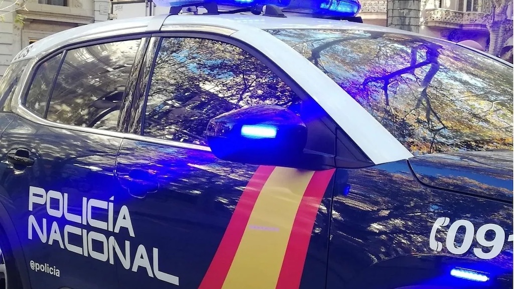 Siete personas han sido arrestadas y la Fiscalía atribuye provisionalmente al caso delitos de organización criminal, tráfico de drogas, blanqueo, revelación de secretos, falsedad y tenencia ilícita de armas